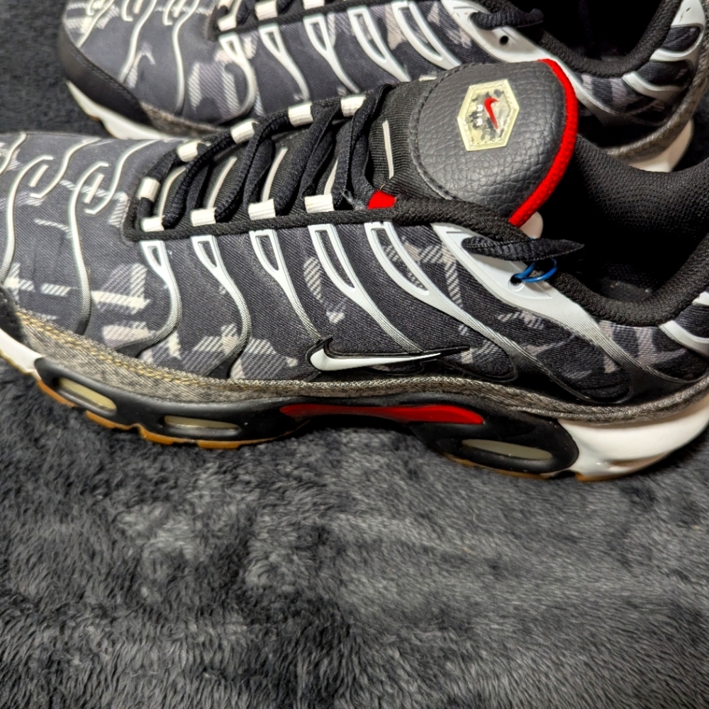 Nike Air Maxes... Size 11.5 Mens